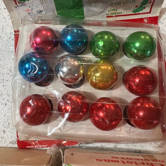 Miniature Christmas Ornaments Multi Coloured Balls Shiny Bright 36 in 3 Boxes - Picture 5 of 8